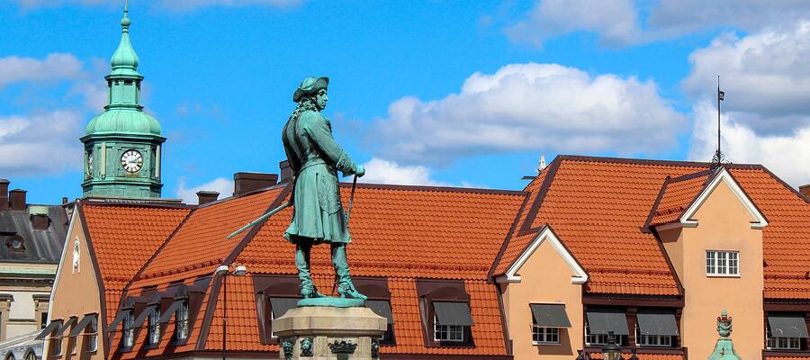 Descubre los lugares históricos mientras recorres la Ciudad Vieja.